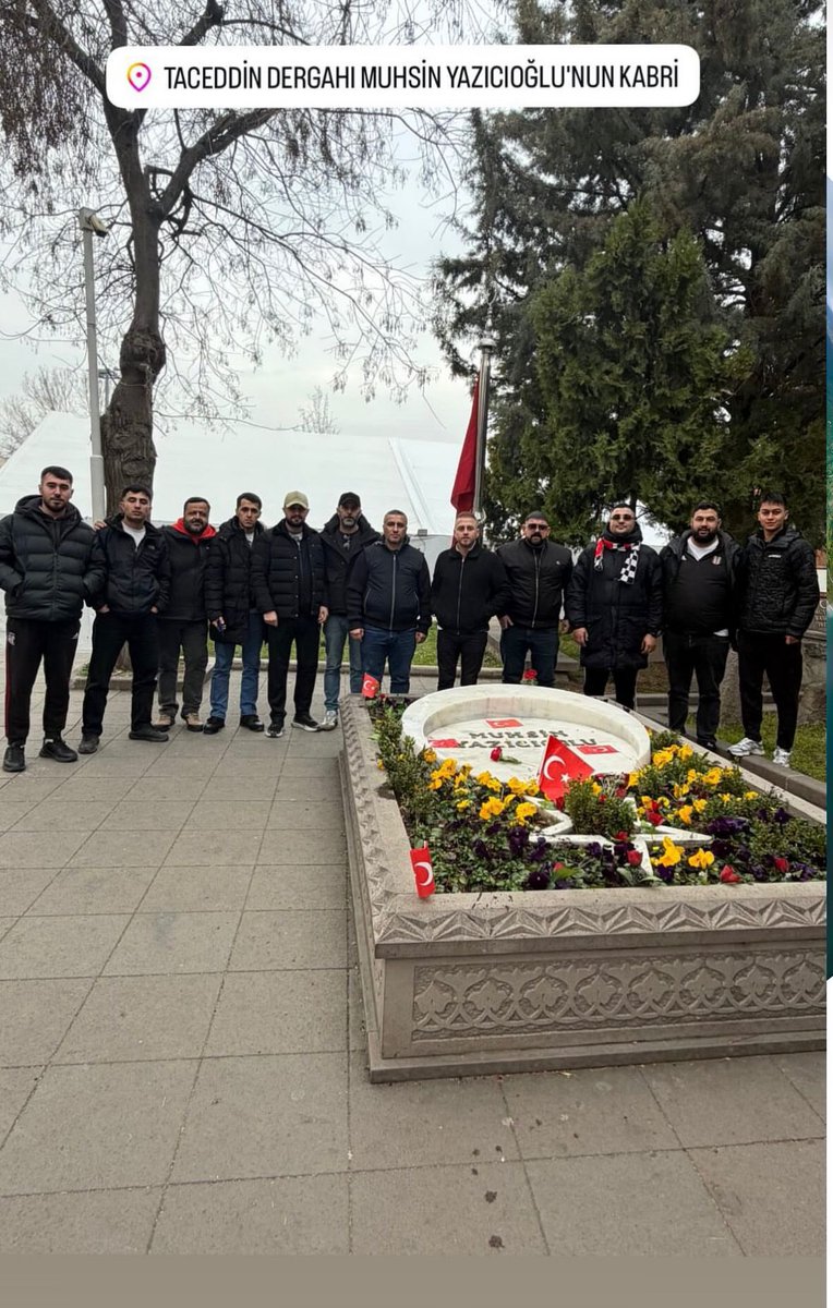 Beşiktaş JK taraftarının yüreğini temsil eden Çarşı tribün liderleri;
Gençlerbirliği deplasmanı öncesinde Ankara’da anlamlı bir ziyaret gerçekleştirdiler.

Türk siyasetinde iz bırakmış önemli isimlerden Muhsin Yazıcıoğlu’nu ziyaret ederek vefa ve saygılarını gösterdiler.

Sporun