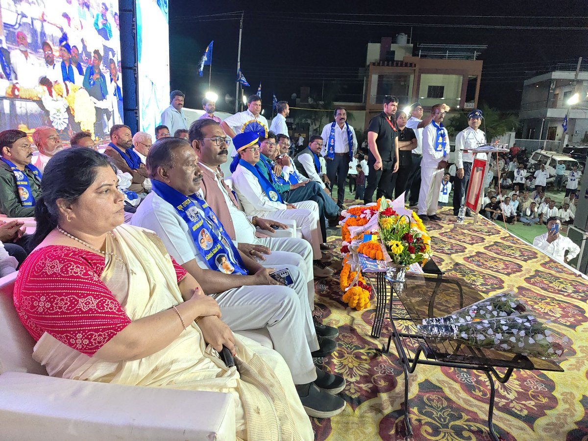 EngineerSneha's tweet photo. 📍बसपा संस्थापक, बहुजन नायक मान्यवर कांशीराम साहब की जयंती के अवसर पर सावंगी वर्धा में बहुजन समाज पार्टी विदर्भ ज़ोन का कार्यकर्ता सम्मेलन।
📍महाराष्ट्र प्रदेश के केंद्रीय प्रभारी मा. रामजी गौतम  एवं बसपा महाराष्ट्र के प्रदेश अध्यक्ष मा. सुनीलजी डोंगरे  इनकी प्रमुख उपस्थिति।

@Mayawati @AnandAkash_BSP
@ramjigautambsp @NationalChaupal @Paragmahendra