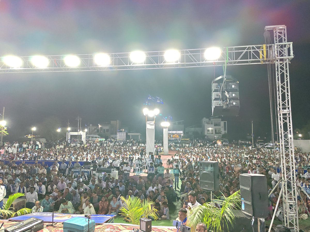 EngineerSneha's tweet photo. 📍बसपा संस्थापक, बहुजन नायक मान्यवर कांशीराम साहब की जयंती के अवसर पर सावंगी वर्धा में बहुजन समाज पार्टी विदर्भ ज़ोन का कार्यकर्ता सम्मेलन।
📍महाराष्ट्र प्रदेश के केंद्रीय प्रभारी मा. रामजी गौतम  एवं बसपा महाराष्ट्र के प्रदेश अध्यक्ष मा. सुनीलजी डोंगरे  इनकी प्रमुख उपस्थिति।

@Mayawati @AnandAkash_BSP
@ramjigautambsp @NationalChaupal @Paragmahendra