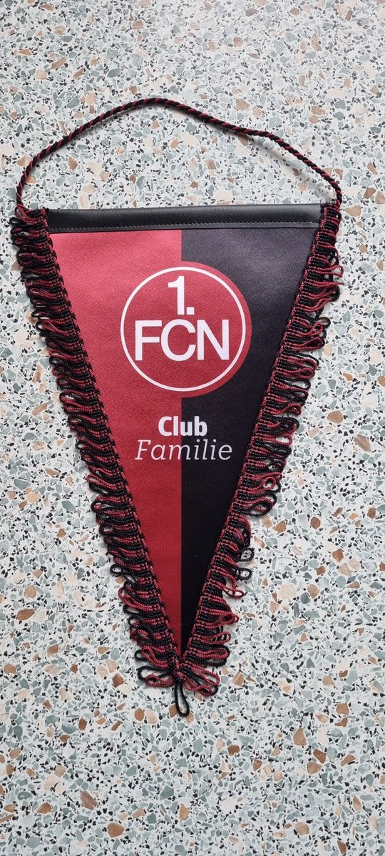 daTobi85's tweet photo. #fcn Club Familie ☝️ https://t.co/IdgzO43IGw