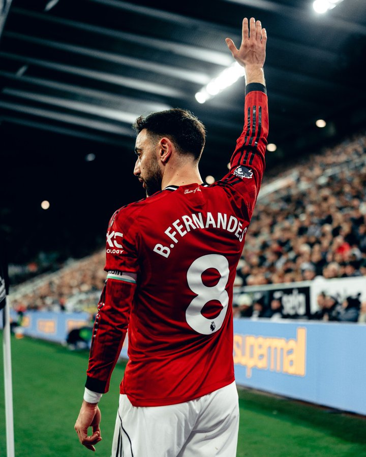 SoloJah1's tweet photo. After a brace of assist in the #MUNAST match, Bruno Fernandes has surpassed David Beckham (1999/2000), to become the Manchester United player with the most assists in a single season . With 16 assists already and 8 matches remaining, can he break the Premier League's all-time record of most assists in a single season (20) by Thierry Henry (2002/2003) and KDB (2019/2020)?