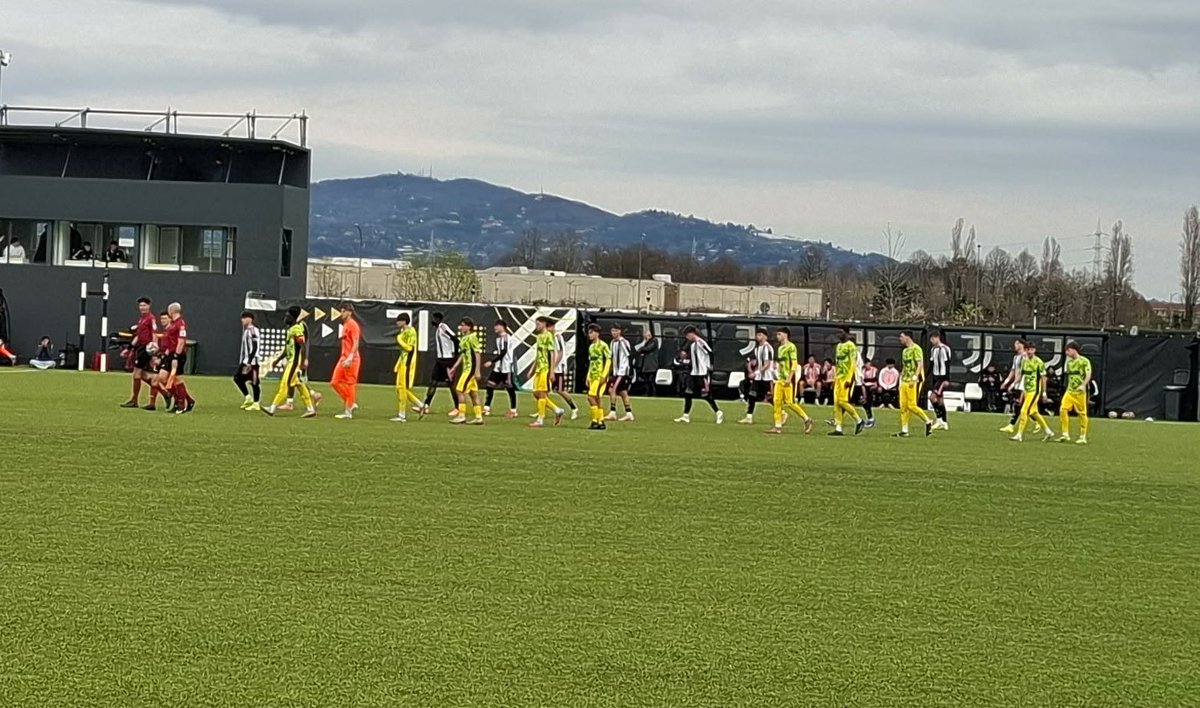 GiovaniBN's tweet photo. ⚪️⚫️ U17 | Vittoria di platino a Vinovo!
La #Juventus di Mister Grauso supera il #Sassuolo per 1-0: gol vittoria di #Banchio ✨ parate prodigiose di #Giaretta 🧤⛔️
Cronaca e tabellino. 👉 https://t.co/8lG7c9uykt https://t.co/13mz83dkZ4