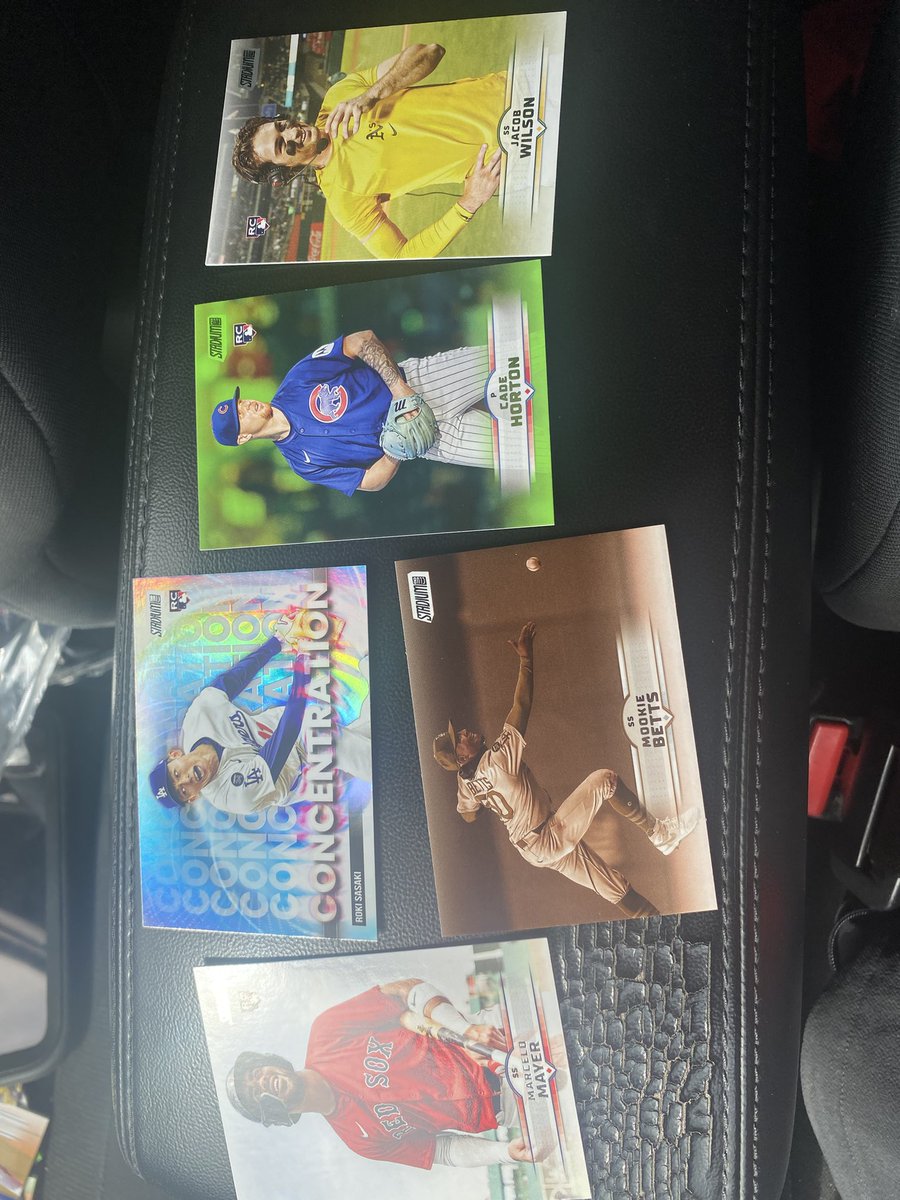 LtownCardz tweet media