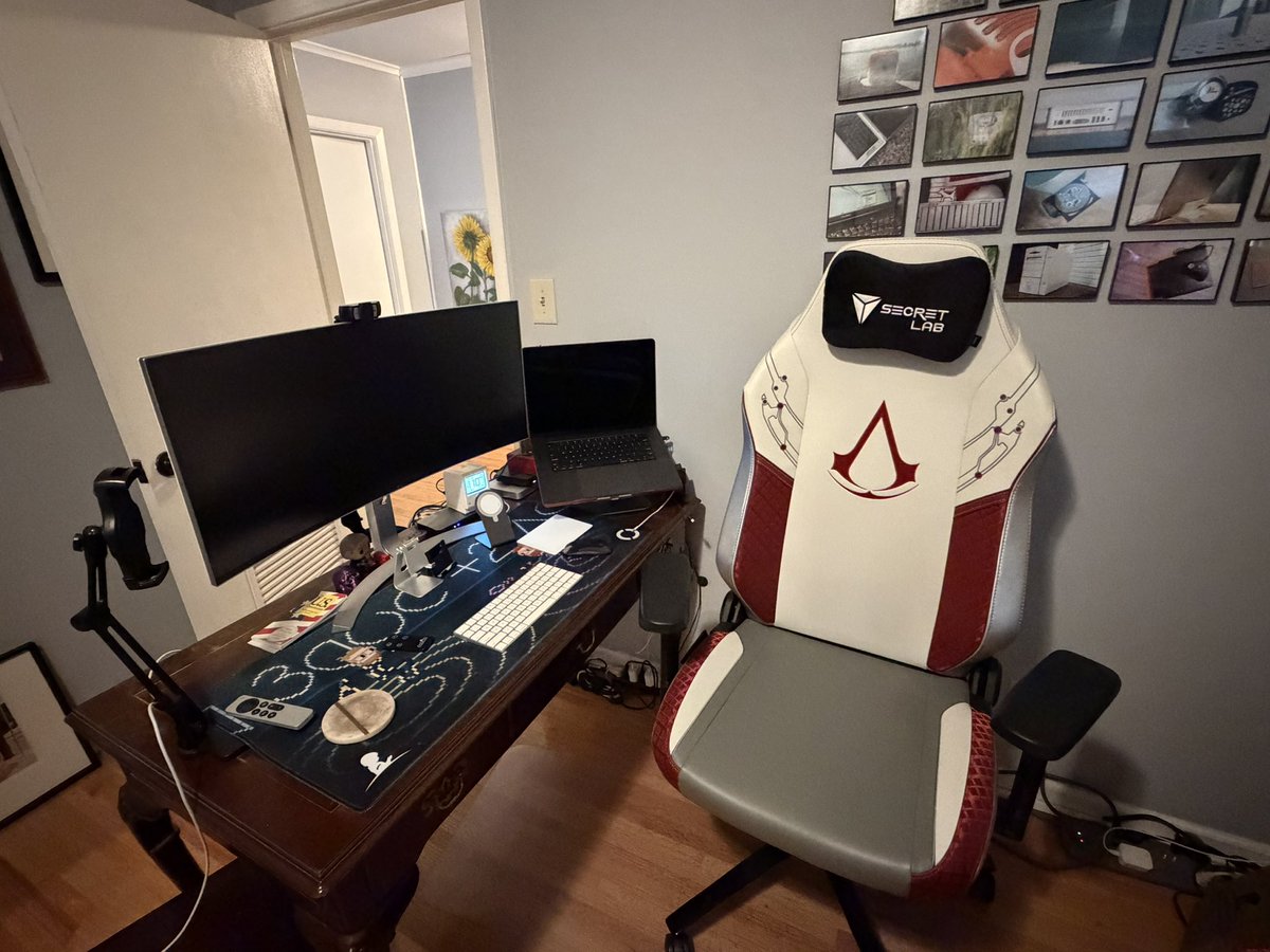 agjustice's tweet photo. Loving my #SecretLab chair https://t.co/cqeubDAGZn