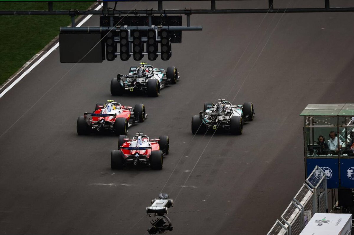 leclercsletters's tweet photo. ferrari vs mercedes at the start 🤌🏽 https://t.co/hx9wru05UM