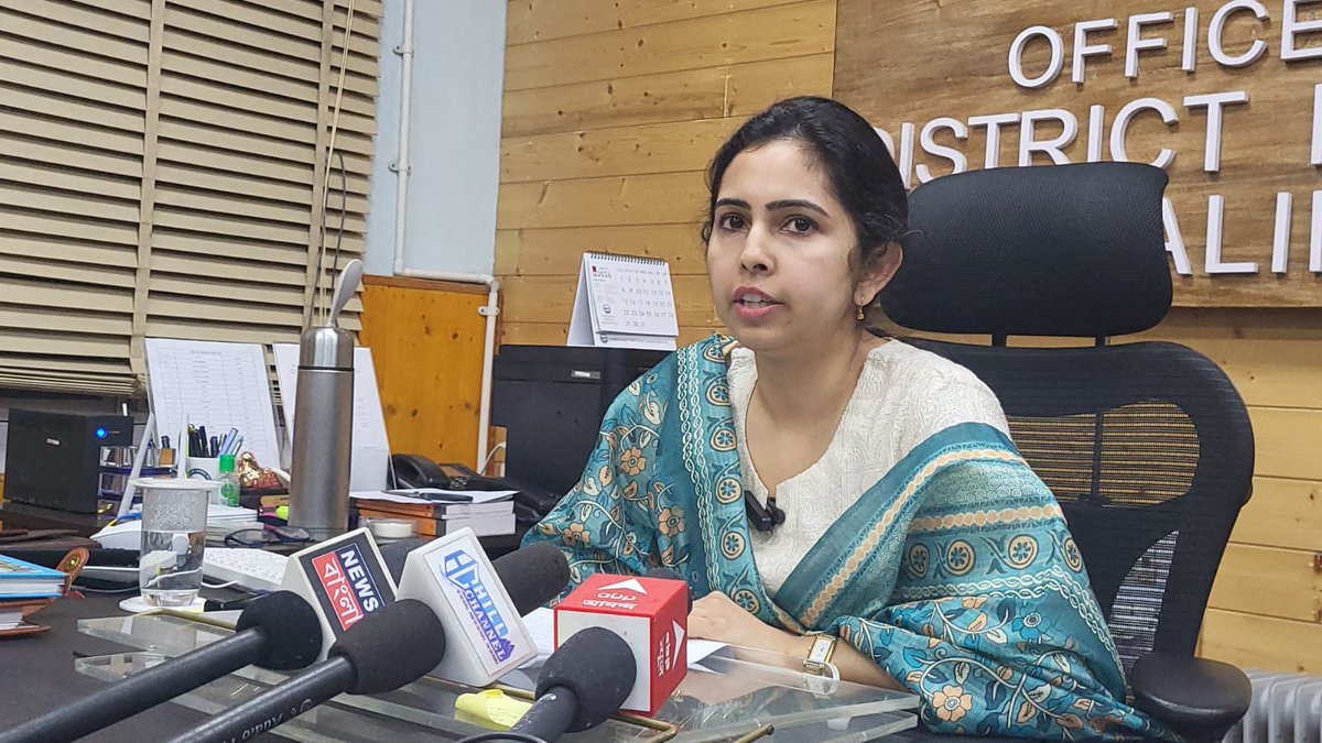 CEOWestBengal's tweet image. Glimpses of press conference by DM &amp;amp; DEO Kalimpong district regarding the announcement of the General Election to the WBLA - 2026 at Kalimpong district, West Bengal.
#WestBengalElections2026 
#PressConference
@ECISVEEP @SpokespersonECI 
@PIBKolkata  
 @DistrictMagist6