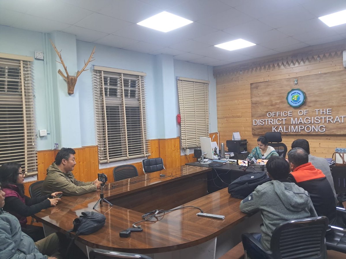CEOWestBengal's tweet image. Glimpses of press conference by DM &amp;amp; DEO Kalimpong district regarding the announcement of the General Election to the WBLA - 2026 at Kalimpong district, West Bengal.
#WestBengalElections2026 
#PressConference
@ECISVEEP @SpokespersonECI 
@PIBKolkata  
 @DistrictMagist6
