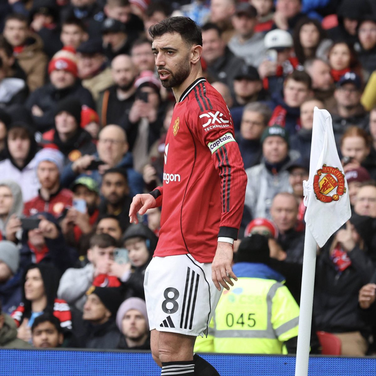 🚨🚨🎙️| Bruno Fernandes on his Premier League assists record for Manchester United:

“I'm more proud and pleased because I did it serving my team-mates. Giving joy to the others is also very good. When you play in the position I play, I'm very happy I can help them to score and