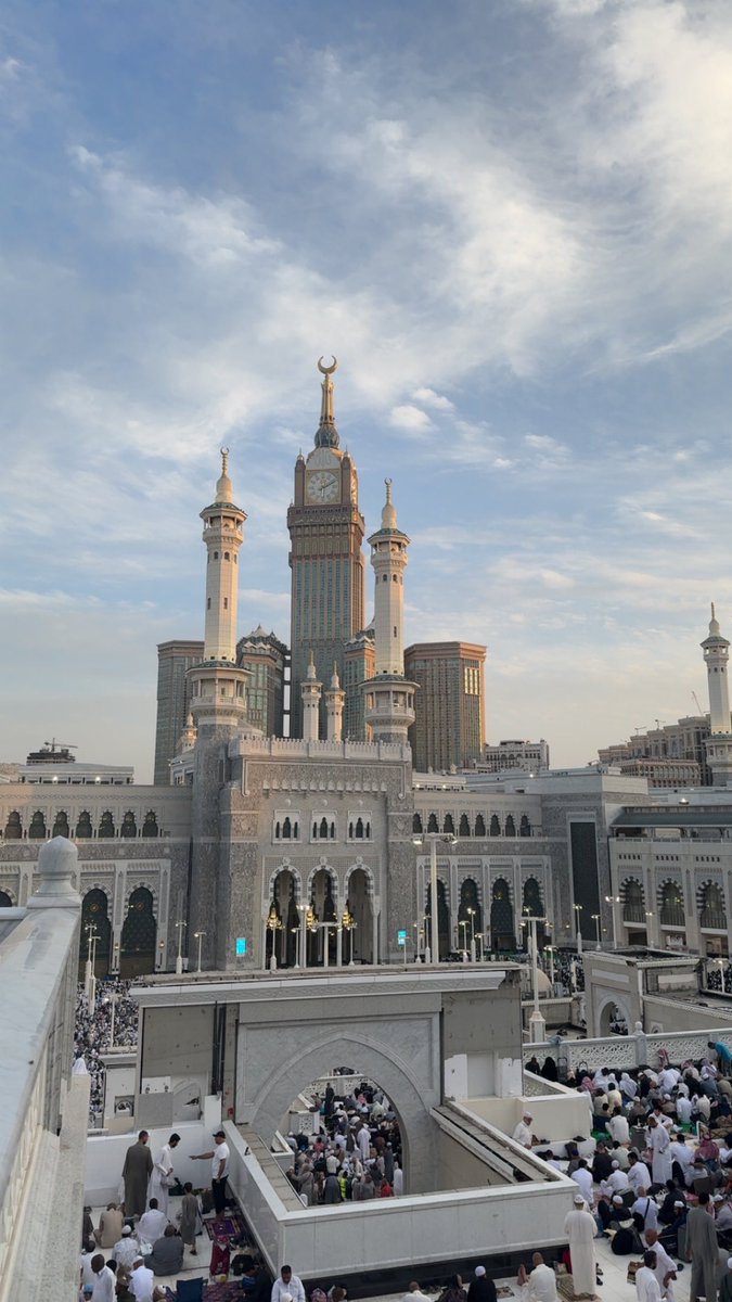 حاتم tweet media