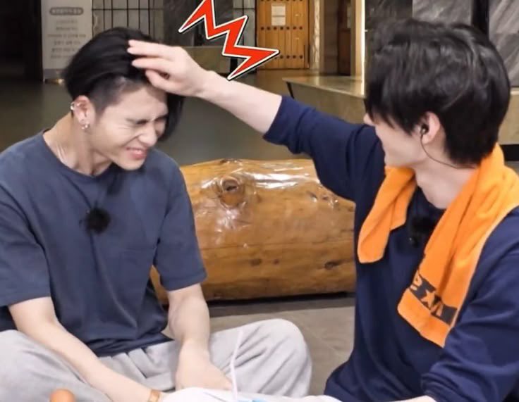 찜질방 닠성 좋은 이유 착둥 막냉오리 계란 깔 때 살살 때리는데 지는 선녀형한테 개크게 맞음