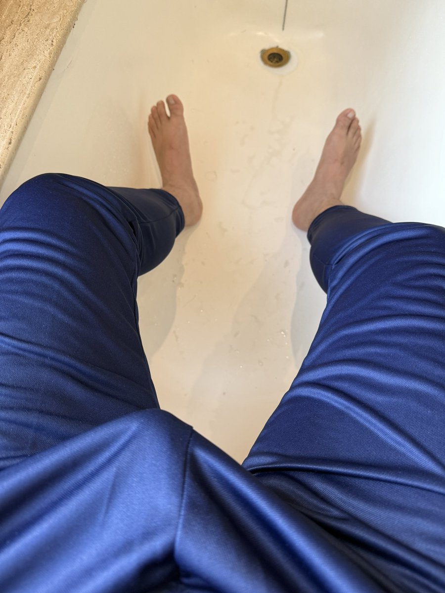 FeetMasterAxel tweet media