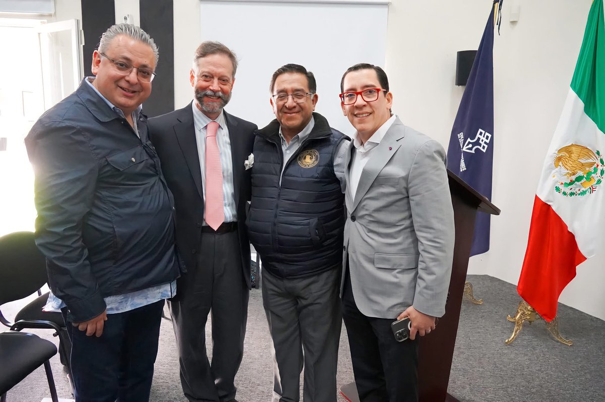notarioshidalgo's tweet photo. Desde San Luis Potosí y con la representación de nuestro Presidente Not. @pedroluisnoble , participamos en la Jornada Académica Local convocada por el @ColNotariosSLP y la concurrencia del @notariadomex encabezado por el Not. Ricardo Vargas. 

#ElNotariadoSirviendoAHidalgo https://t.co/IIME4kDebS