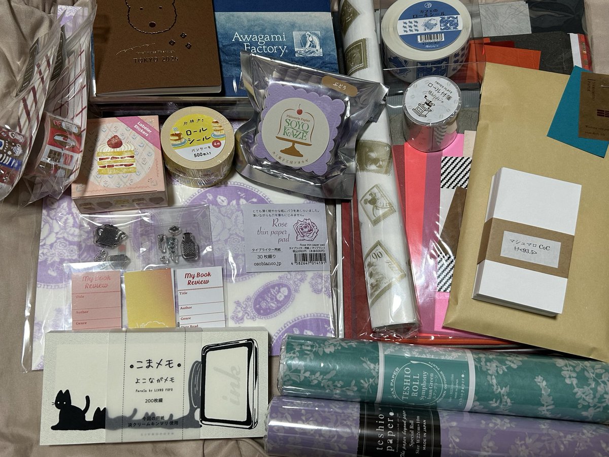 紙博、土曜日の2日目に行ってきますた〜。今回も事前チェックなしで昼頃に行ったので、売り切れも多々あり残念だったけど楽しめました✨
また紙増やしちゃった🙄