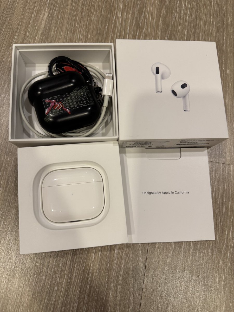 bamboobabara's tweet photo. ส่งต่อ airpods 3rd gen
• มีกล่อง มีสายชาร์ต
• 2,900 บาท ส่งฟรีค่ะ
• นัดรับแถว Mrt รัชดาภิเษกได้ค่ะ
#ส่งต่อairpod #ส่งต่อairpods #airpodsมือสอง #แอร์พอดมือสอง #airpod https://t.co/4hdkYqn0gE