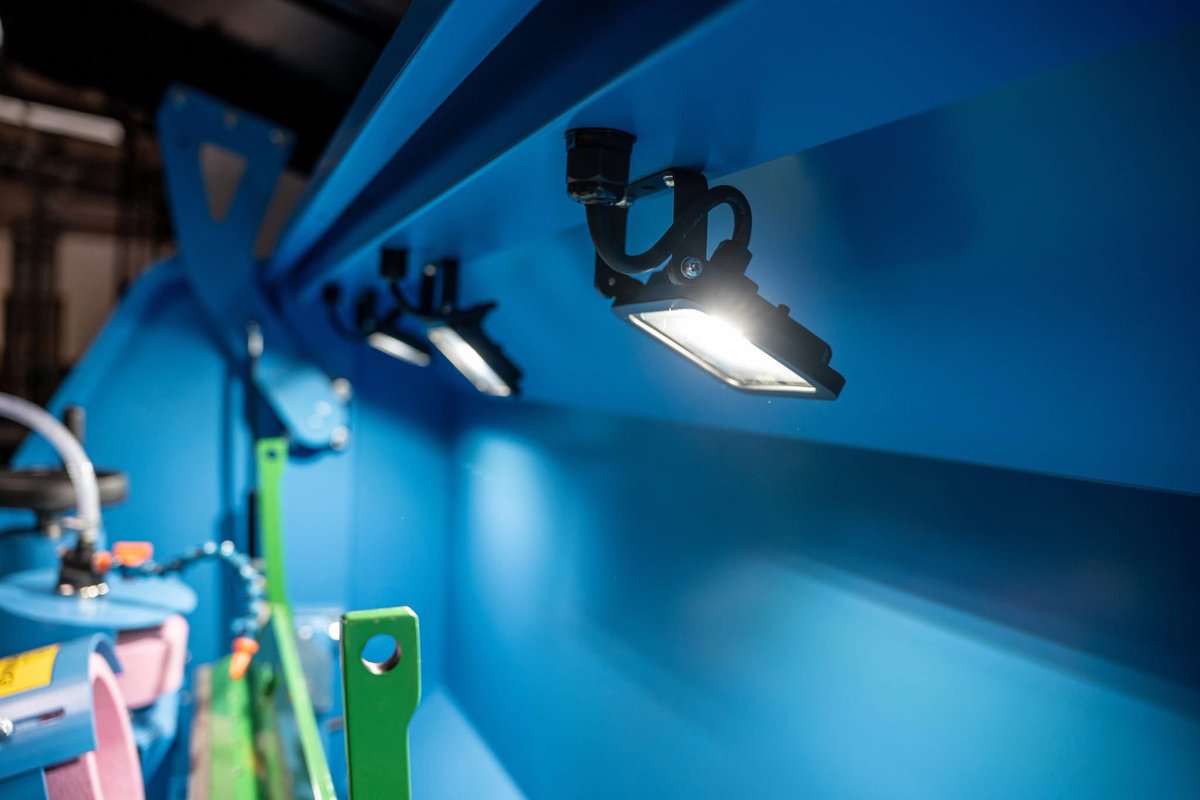 HunterGrinders's tweet photo. Our Amazon Hunter Grinder is fitted with built-in work lights, making it easy to operate even in low-light workshops #huntergrinders https://t.co/6eUoonG8oZ https://t.co/D8LYwvoFYN