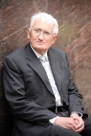 "Cada individuo es, en cierto sentido, su propio proyecto; pero solo podemos ser nosotros mismos a través de la relación con los demás."
Jürgen Habermas (1929-2026)