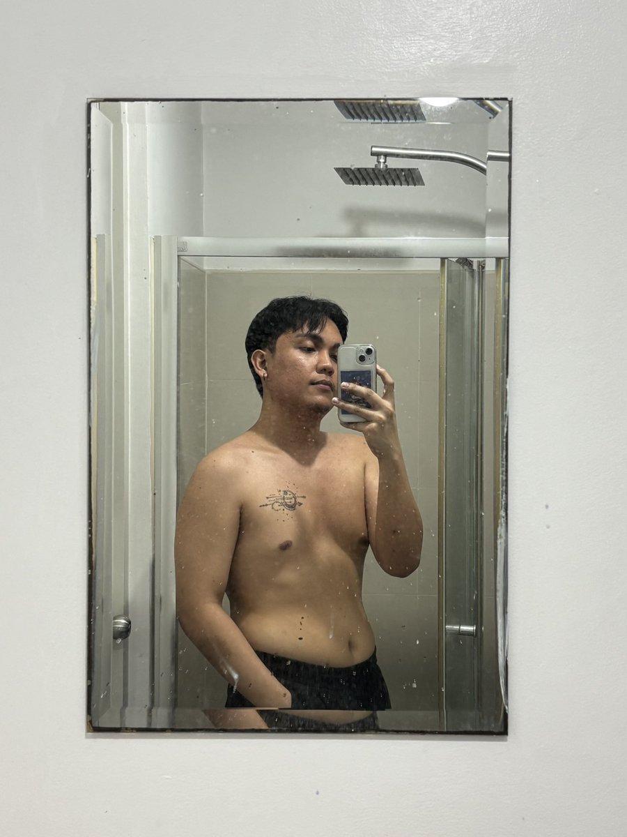 ddarel_'s tweet photo. finally came out to papa and all i got was a “so disgusting” response. so i went and pamper myself to look a little less disgusting hehe. good thing the barber did its thing 👌🏻👌🏻👌🏻 https://t.co/dtBeJ67ZVX