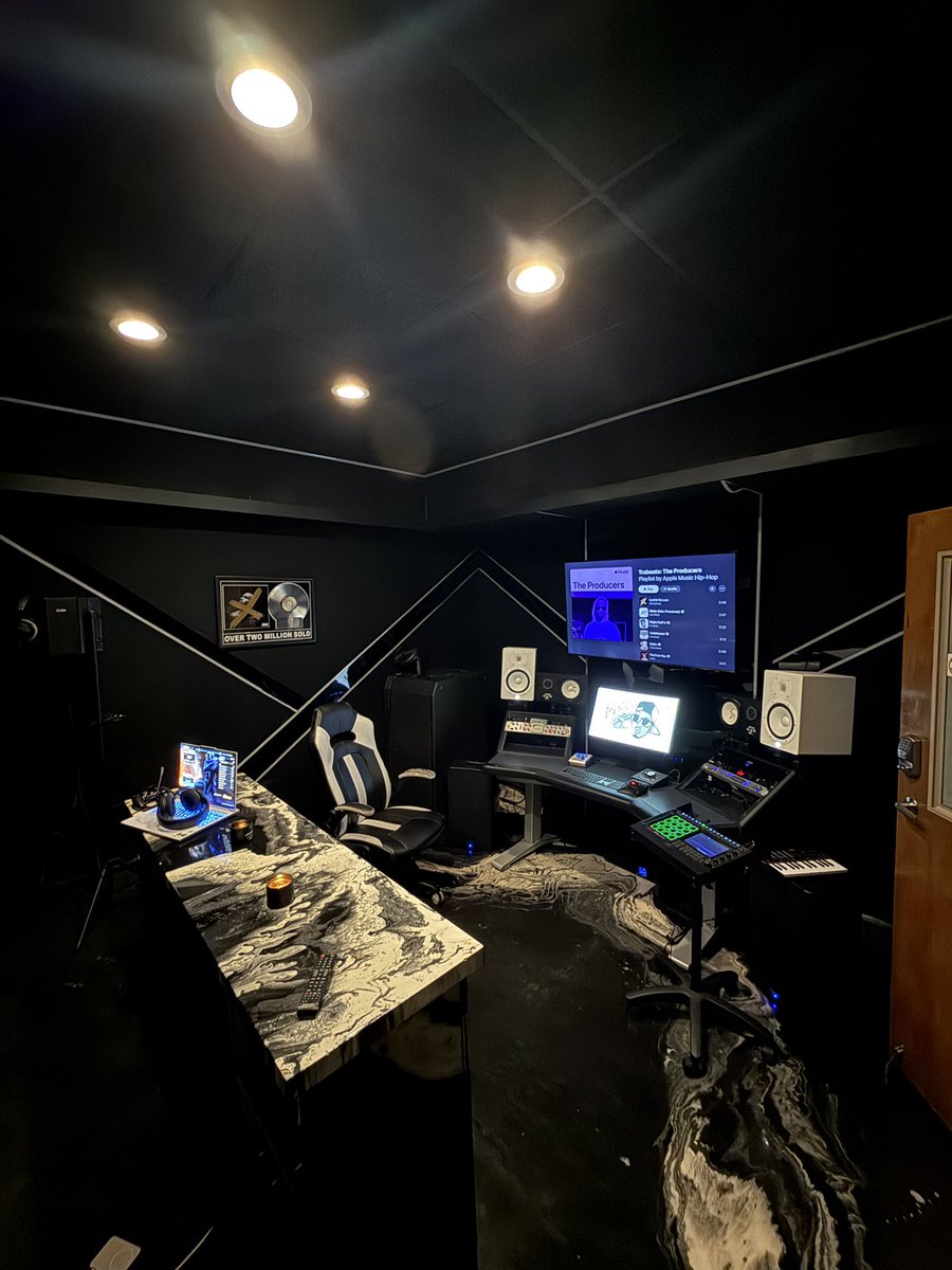 Doyouhearmenow.. tweet media