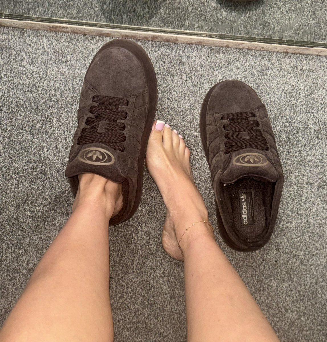 Question for the foot simps, do you prefer toe rings or anklets?

I think I’m edging towards anklets because look how cute this is!