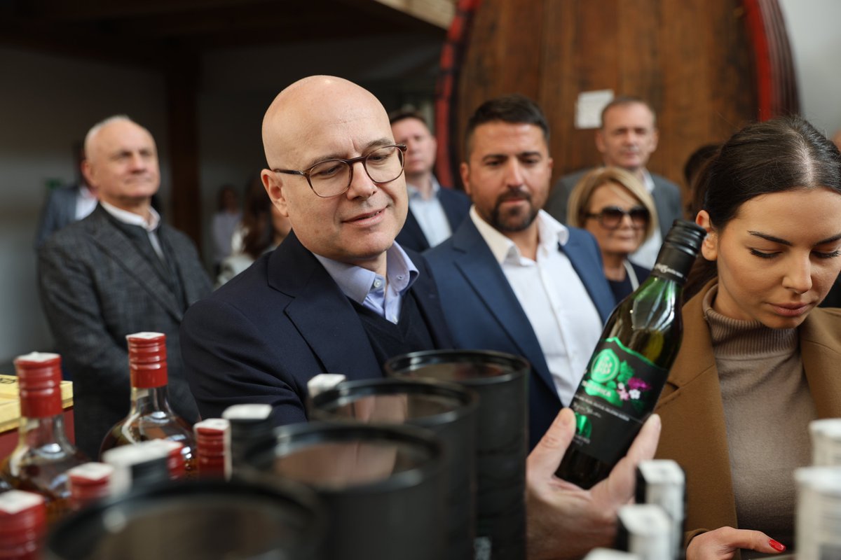 Милош Вучевић tweet media