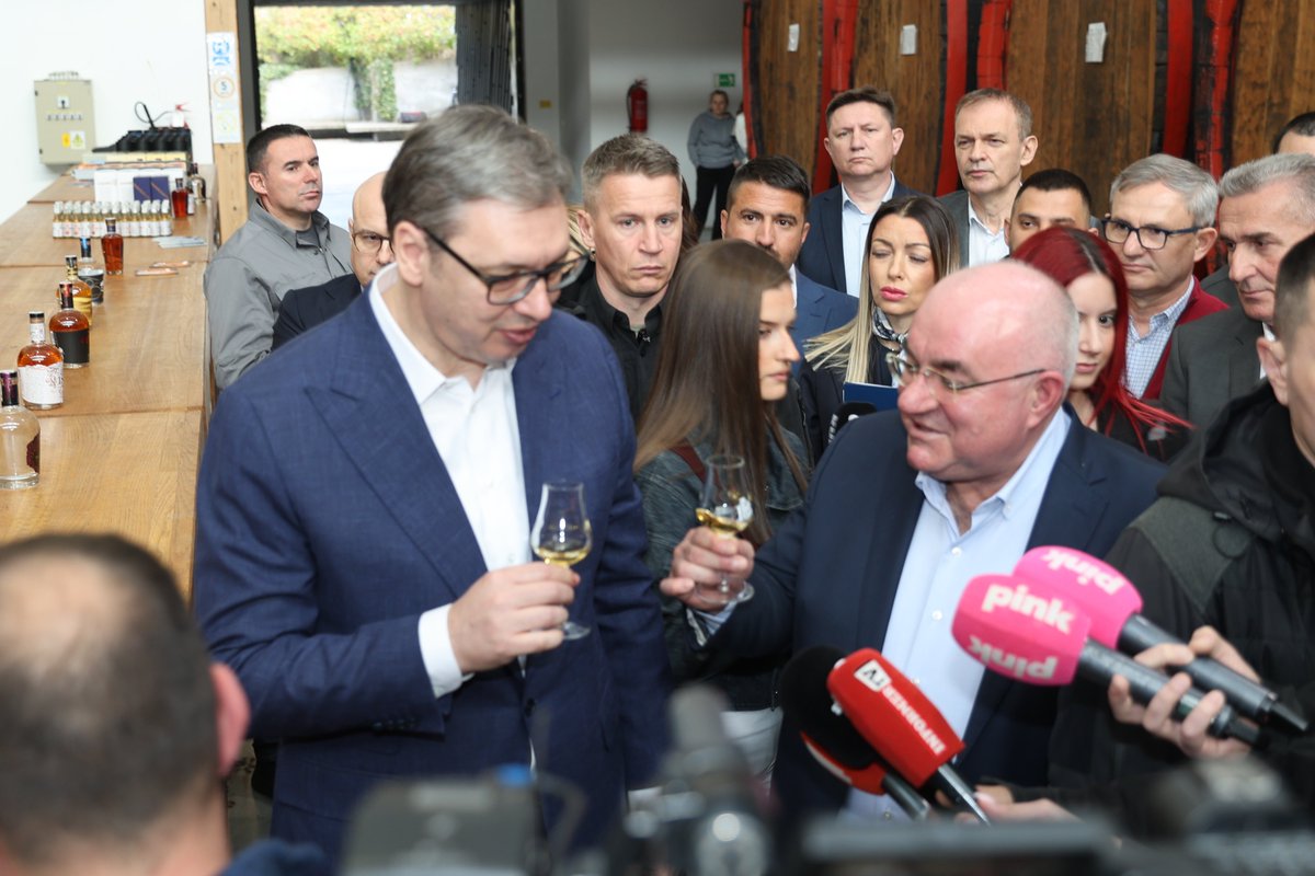 Милош Вучевић tweet media