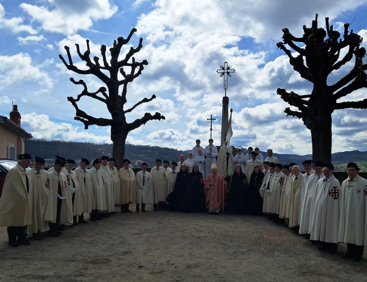 cathedraledupuy tweet media
