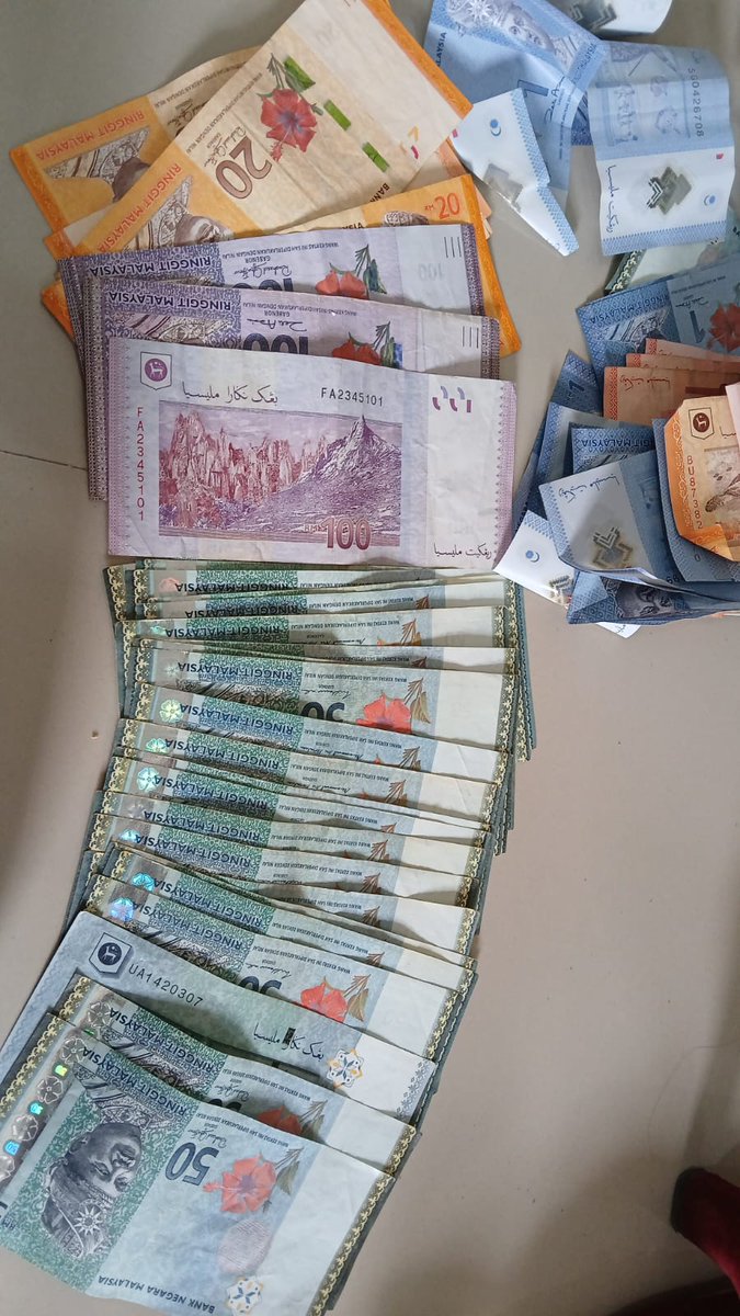 Donat_erctus's tweet photo. Apa itu rupiah???? https://t.co/fPupfKTzDV