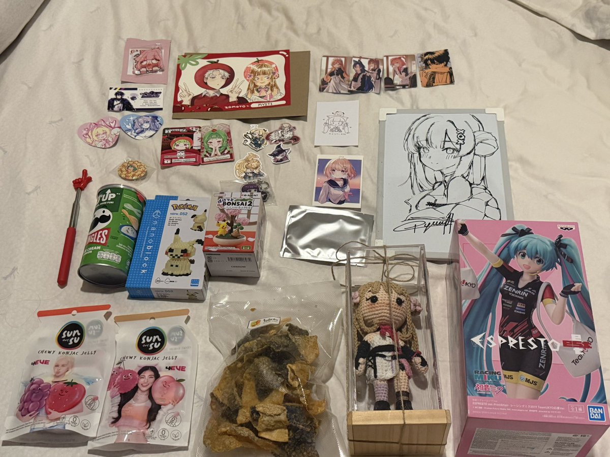 ขอบคุณทุกคนที่แวะมาหากันมากๆๆๆๆเลยนะคะ 🥺🫶💖

คิดถึงทุกคนจัง เหมือนไม่ได้เจอกันนานมากกกกดด วันนี้สนุกมากๆๆๆๆๆๆเลยค่ะ

ขอบคุณของทุกชิ้น ขนมทุกชิ้น และก็การแวะเวียนมาของทุกคนมากๆๆๆนะคะ🥺💖

แบะนี่คือของฝาก+ของที่ไปอุดหนุนมาวันนี้ค่า