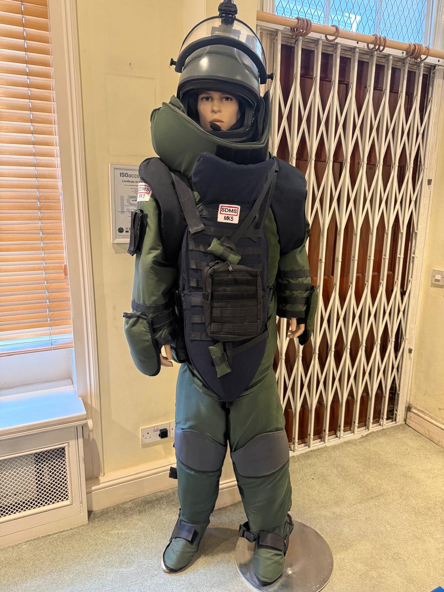 rajikuma's tweet photo. Online auction featuring specialist security and tactical equipment including EOD bomb disposal suits, riot gear, body armour and protective systems. - https://t.co/1yhAedEp3r https://t.co/PAr6z3IS06