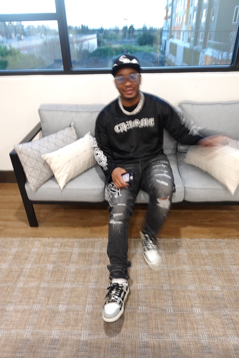 IG : _pluggedbykam tweet media