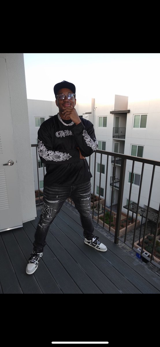 IG : _pluggedbykam tweet media