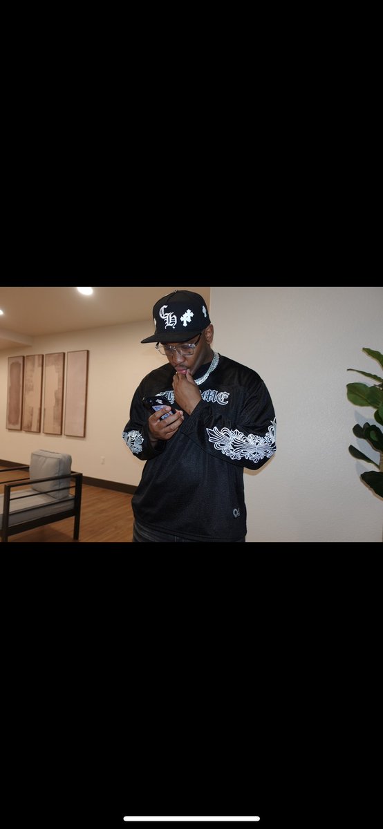 IG : _pluggedbykam tweet media