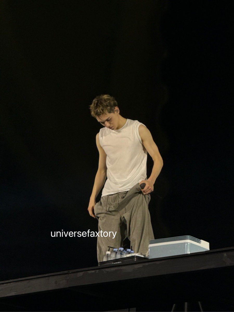 universefaxtory's tweet photo. เวอน่อนคือ my shining star 😭😭😭😭
#NEW_BANGKOK
#SEVENTEEN_NEW_IN_BANGKOK https://t.co/A6f8mZINlp