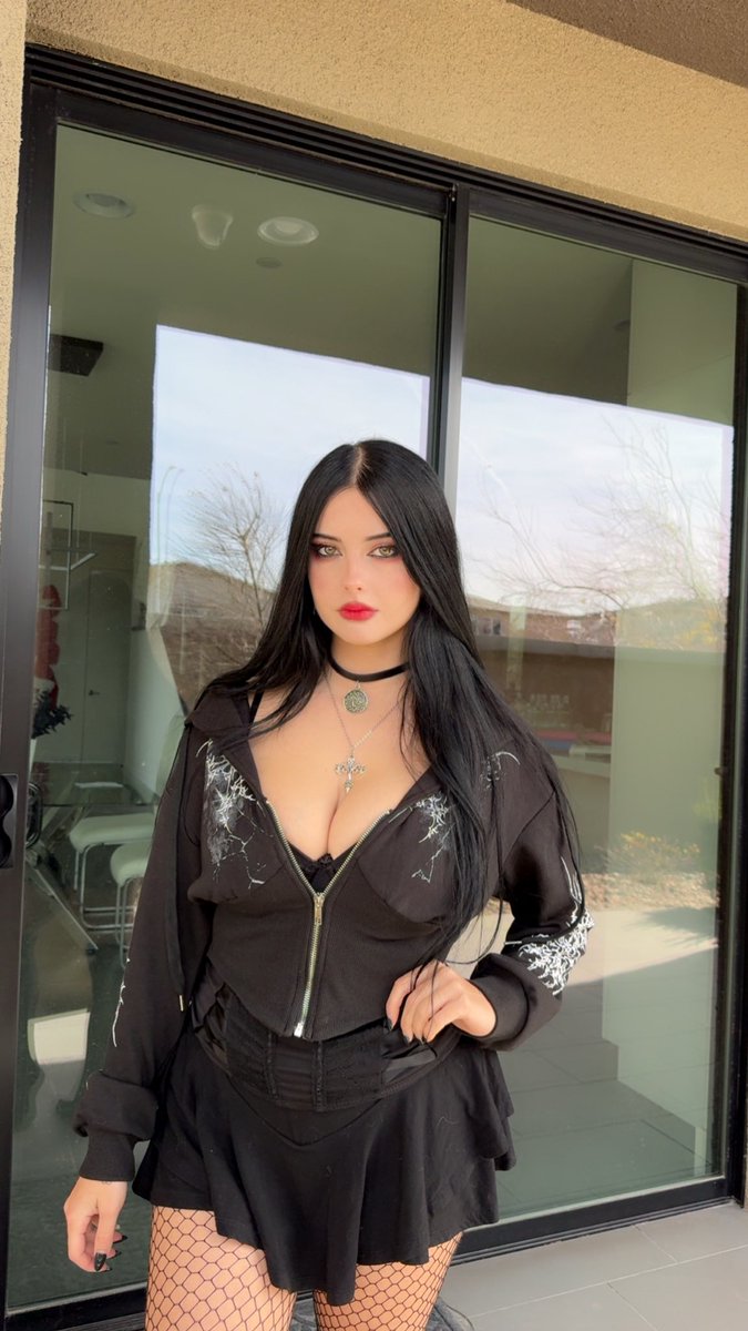 Julia Burch tweet media