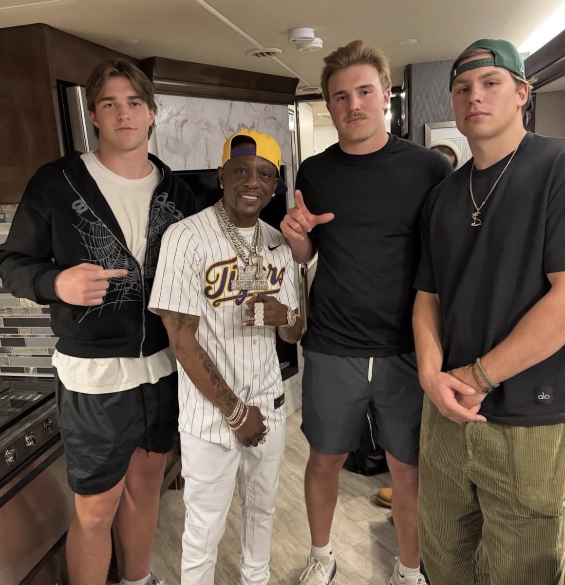 King🐯 tweet media