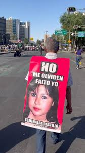 lunaether01's tweet photo. Soy feminista, no soy radical.
Pero creo que necesitamos un poco recordar a las personas que marchan de forma legítima por una causa justa.
El feminismo se ve muy manchado por la gente violenta y extremista. Lamento los inconvenientes y ojala esa tipa se pudra en la carcel. https://t.co/uEyoqFbA1y