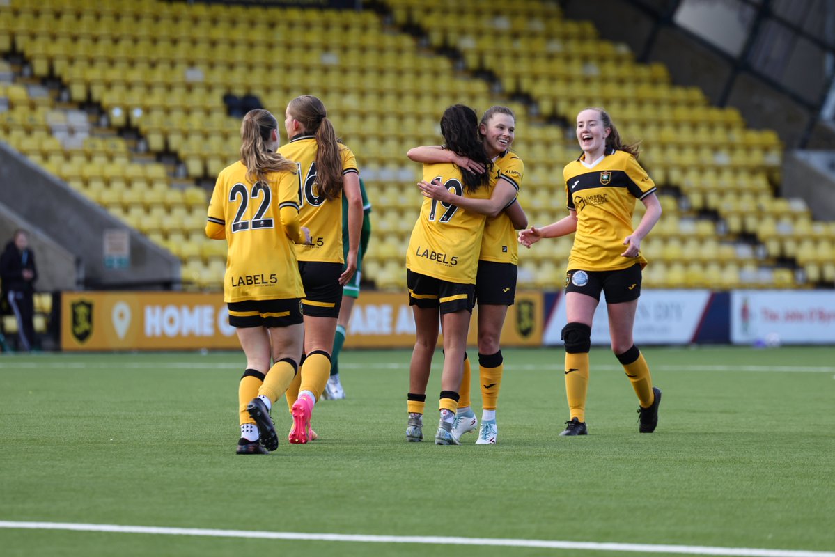 A big win for the Lionesses, as Jen Dodds and Jaya Gill add to our tally to wrap up all three points against Stirling University. 🙌

Thank you for joining us this afternoon! 👏

LIV 6-1 UOS | #LFCLive | #SPWPL2