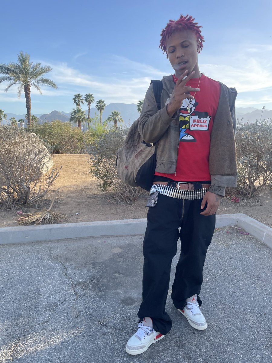 hatesexdrugs's tweet photo. #boolin #swaggin https://t.co/DUbrieWpj6