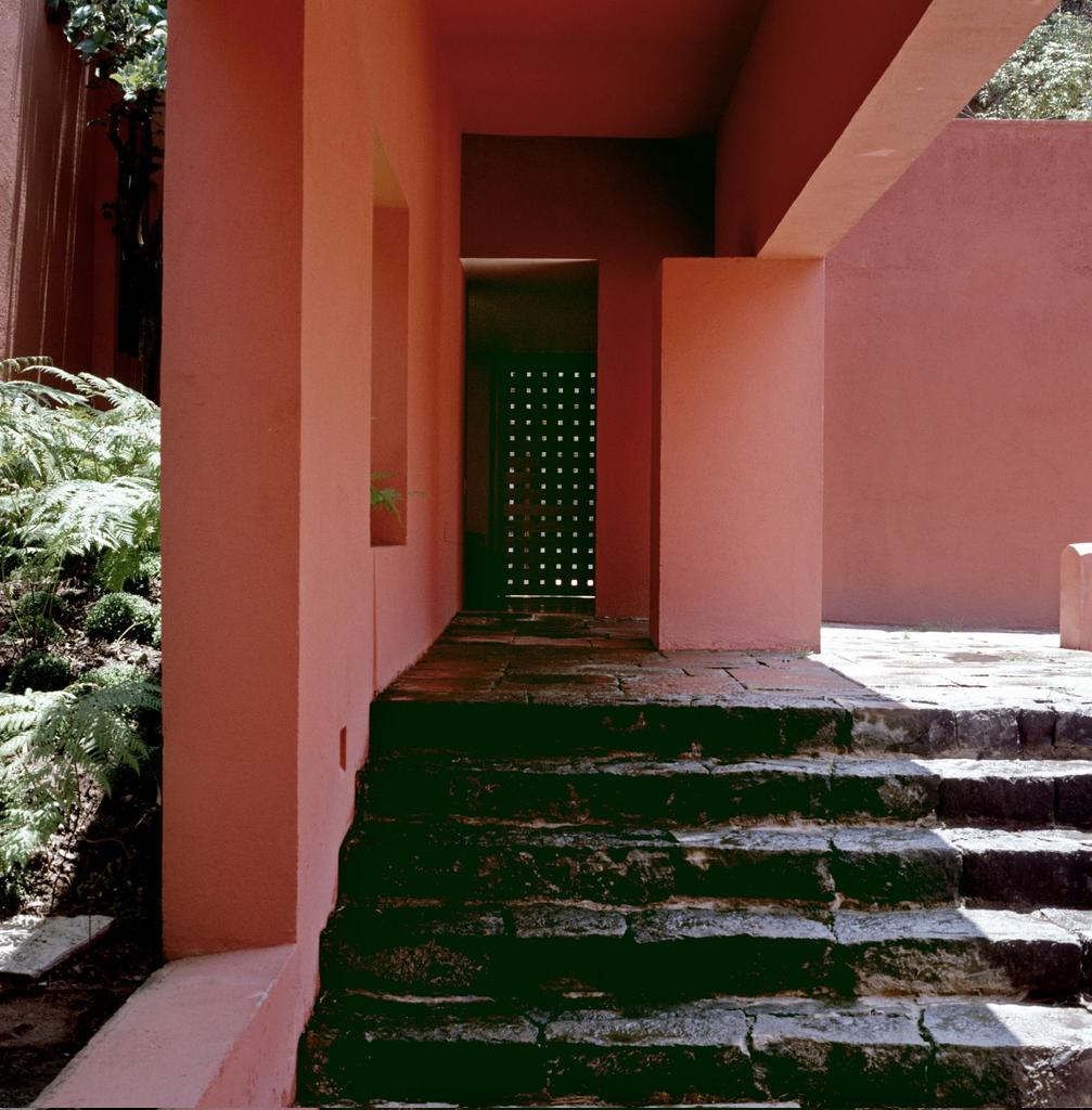 Framboyanes House by Legorreta

Mexico City, Mexico 🇲🇽