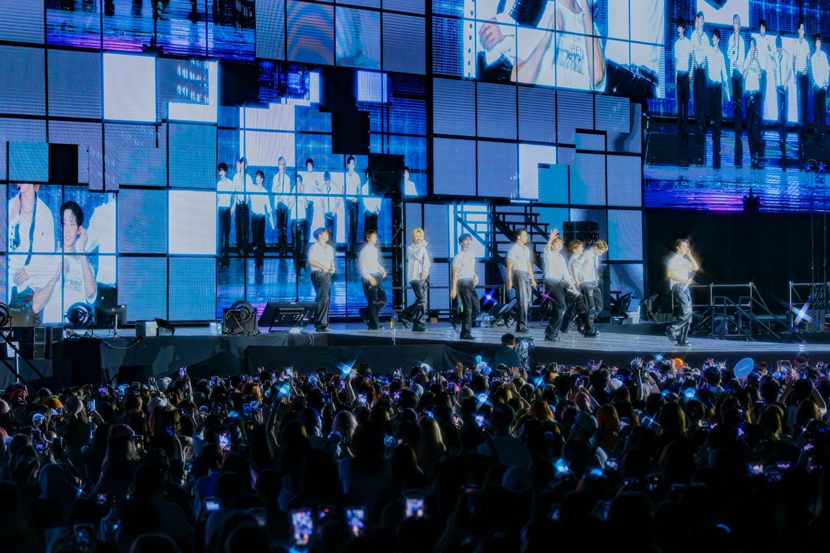 [17'S]
캐럿의 사랑에 💖
세븐틴의 마음은 찌릿찌릿해 ⚡️

#SEVENTEEN #세븐틴
#SVT_WORLDTOUR #NEW_BANGKOK
#SVT_TOUR_NEW_