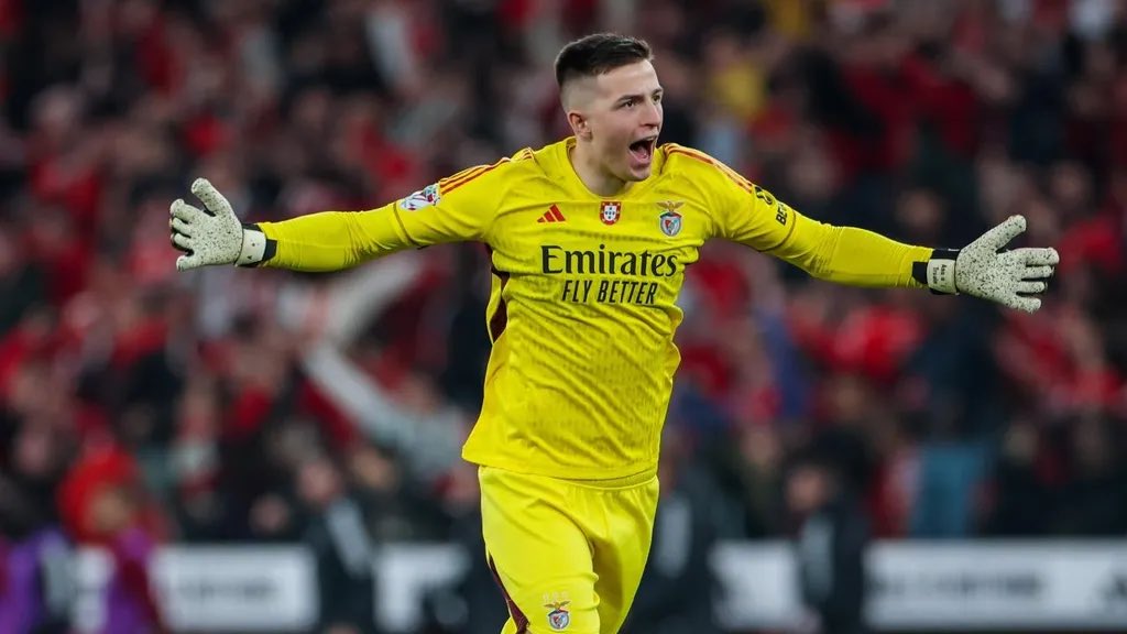 McQueeИ Infos 🚗 tweet media