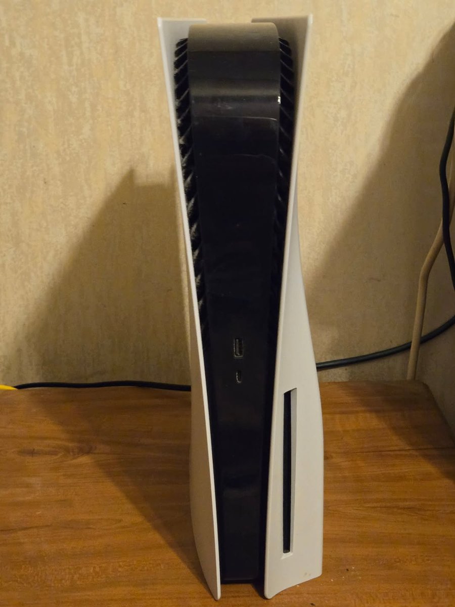 DraknorMagnati's tweet image. Thanks to a VERY generous supporter, there is now a new addition to the family! | #ps5 #console #consolegaming #consolestreamer #fyp