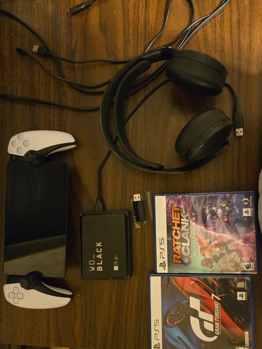 DraknorMagnati's tweet image. Thanks to a VERY generous supporter, there is now a new addition to the family! | #ps5 #console #consolegaming #consolestreamer #fyp