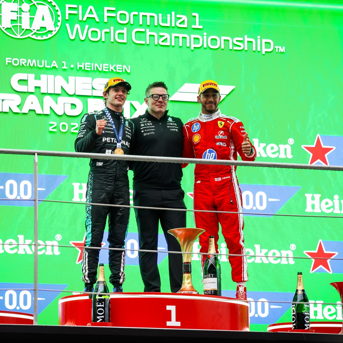 Alex_Racing1's tweet photo. Je viens de découvrir cette photo, elle est tellement symbolique ✨❤️

#F1 #ChineseGP https://t.co/EHbSz8lYVg