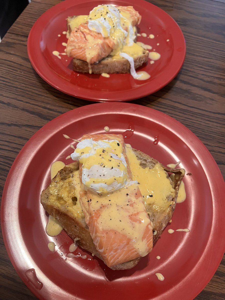 Okay I kinda popped off for brunch, 

Smoked salmon eggs Benedict on sourdough bb
