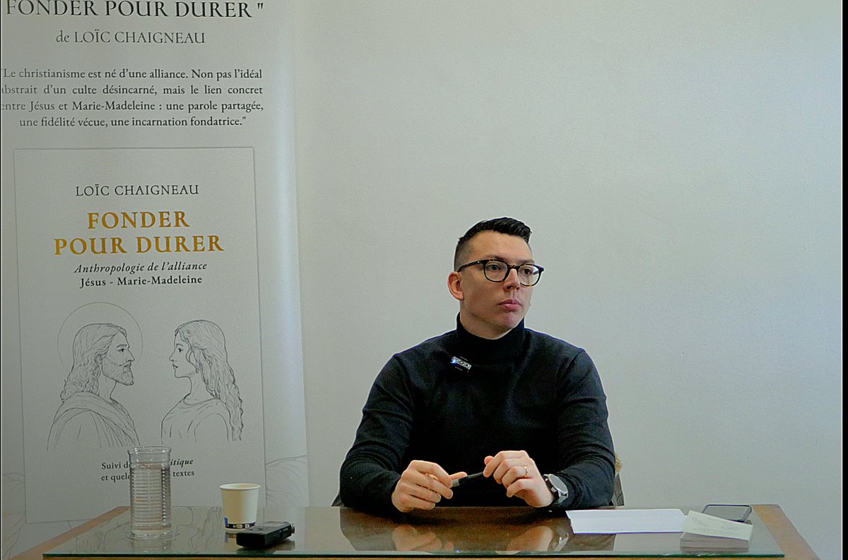 IHT_fr's tweet photo. 🎙️PRÉSENTATION PUBLIQUE DE FONDER POUR DURER🎙️

Le dernier ouvrage de Loïc Chaigneau, Fonder pour durer, a pour la première fois été présenté au public, cette semaine à Paris. Ses thèmes ont été approfondis lors d’une conférence dialoguée, conclue par d’enrichissants échanges... https://t.co/zWGqB9BD9x