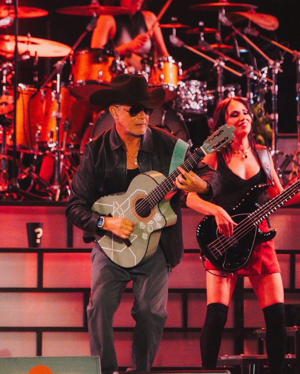Éxito total <a href="/AlejandroSanz/">Alejandro Sanz</a> en el festival ‘La Cura Fest’ en Hermosillo, Sonora. 🇲🇽 

🤠💙👏🏼👏🏼👏🏼