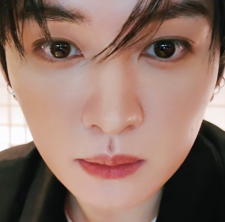 how can someone look this bobaful ....