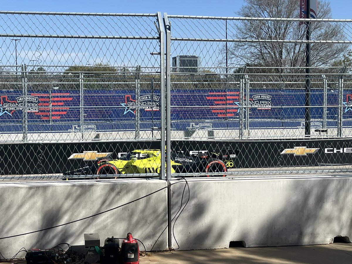 Generic pony tweet media