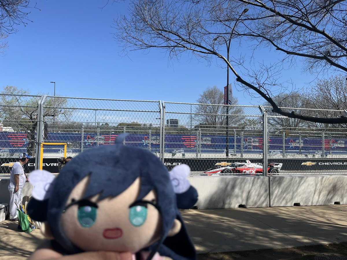 Generic pony tweet media